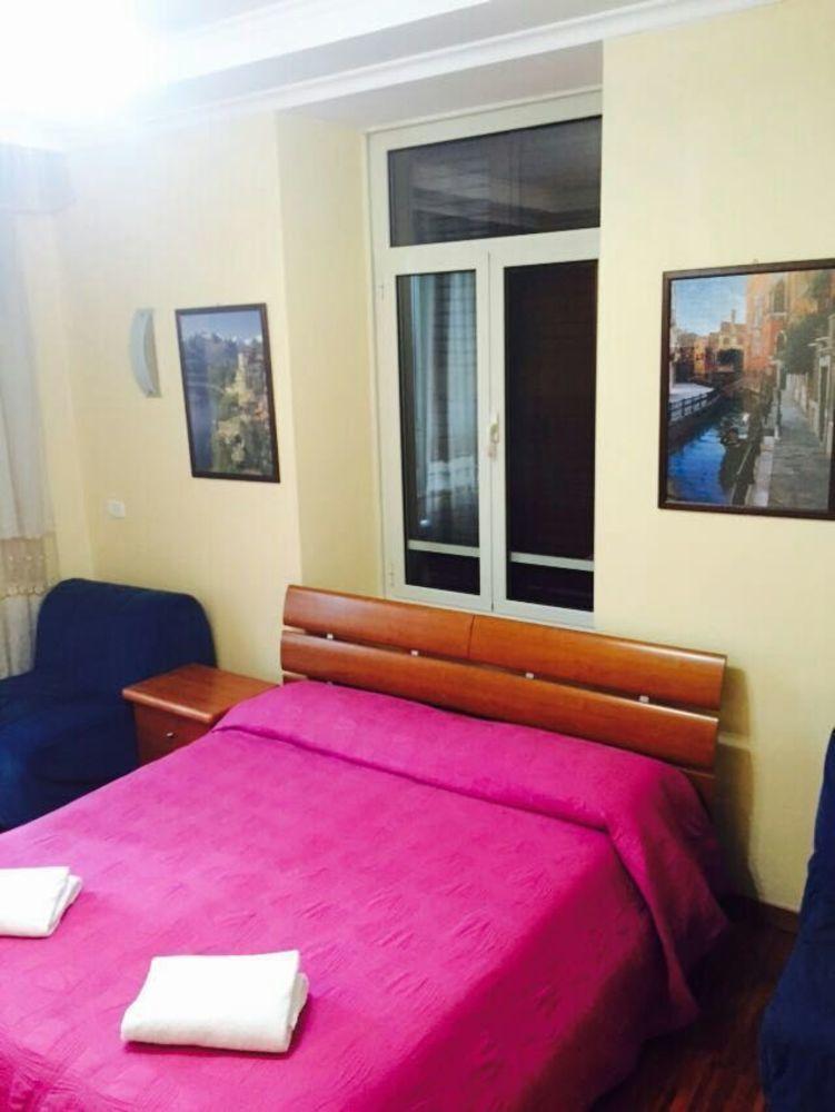 Zhihua Guest House โรม ภายนอก รูปภาพ