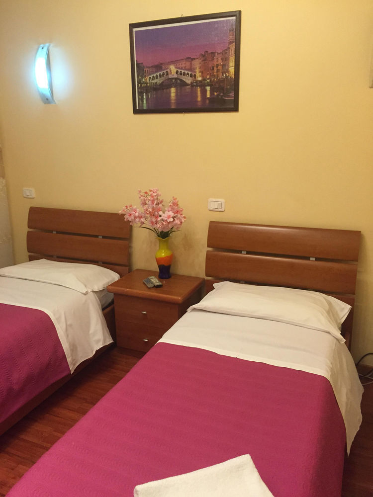 Zhihua Guest House โรม ภายนอก รูปภาพ