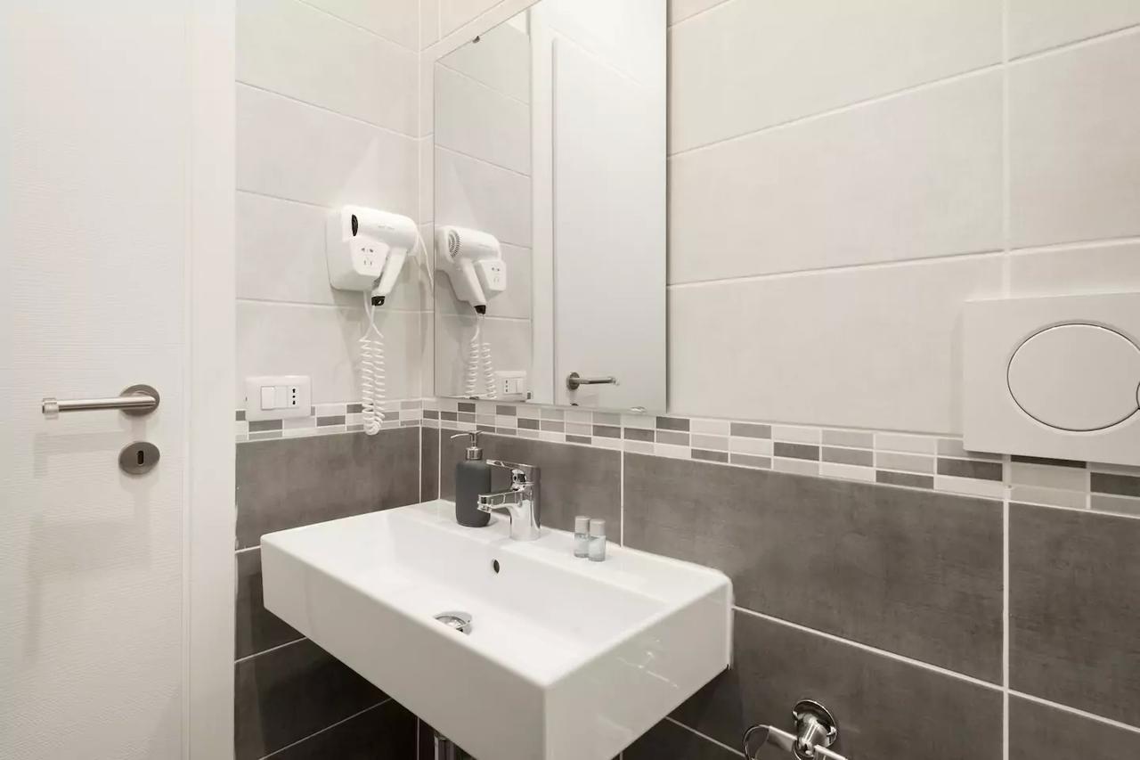 Zhihua Guest House โรม ภายนอก รูปภาพ