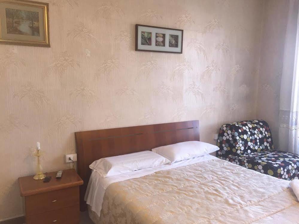 Zhihua Guest House โรม ภายนอก รูปภาพ