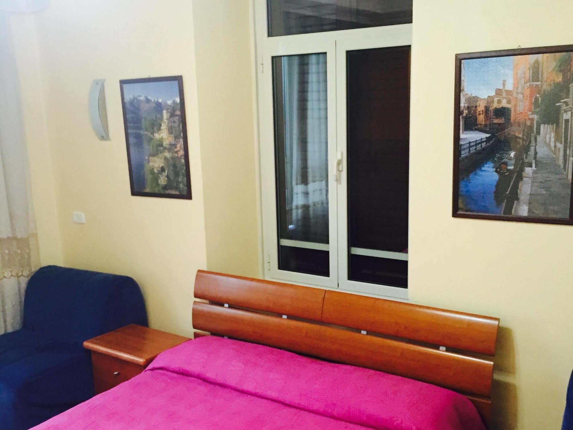 Zhihua Guest House โรม ภายนอก รูปภาพ