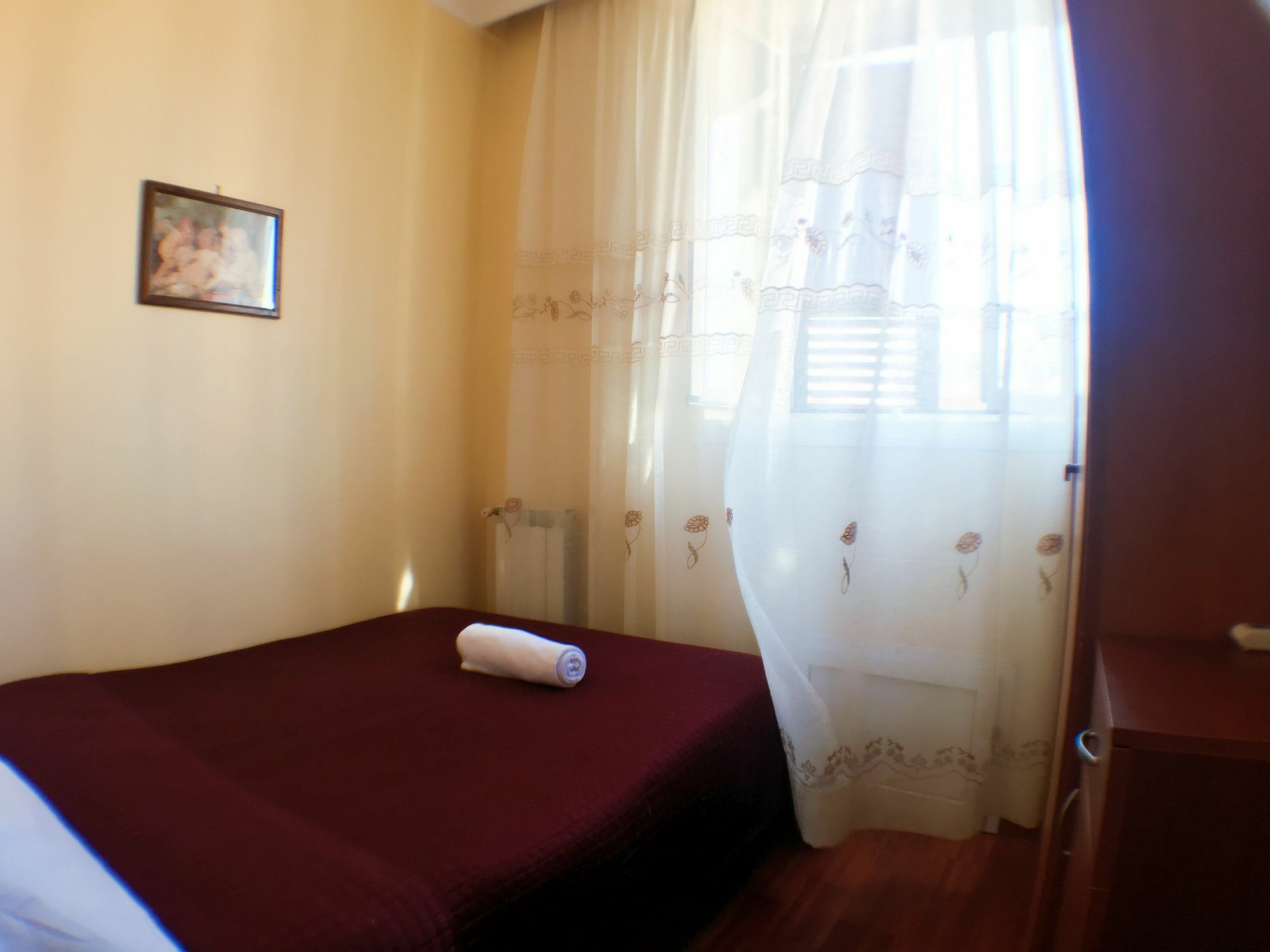 Zhihua Guest House โรม ภายนอก รูปภาพ