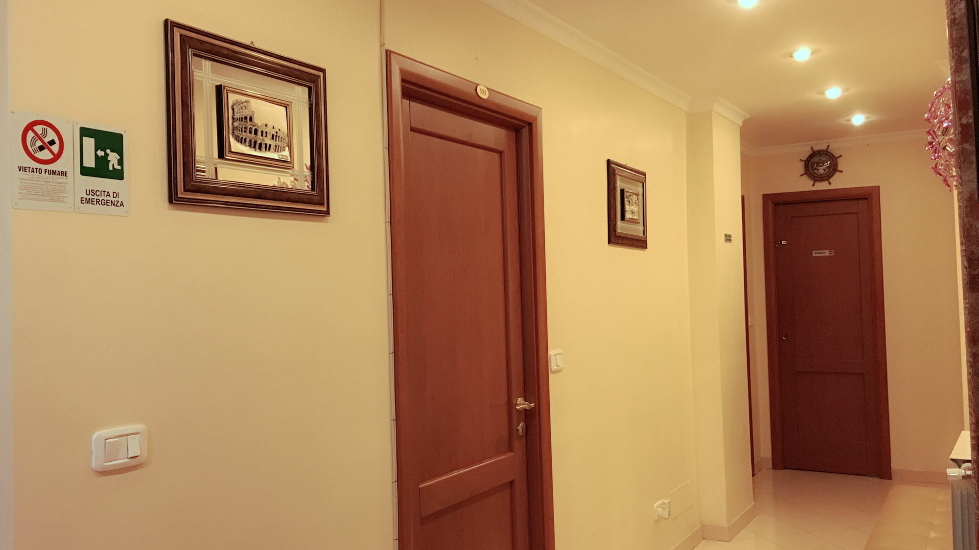 Zhihua Guest House โรม ภายนอก รูปภาพ